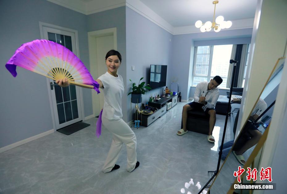 1990年代生まれのダンス講師がオンライン授業(yè)を開(kāi)講　四川省成都