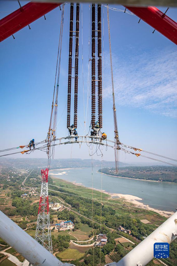 「西電東送」の大動(dòng)脈、超高圧白浙ルートが重慶で長(zhǎng)江を橫斷