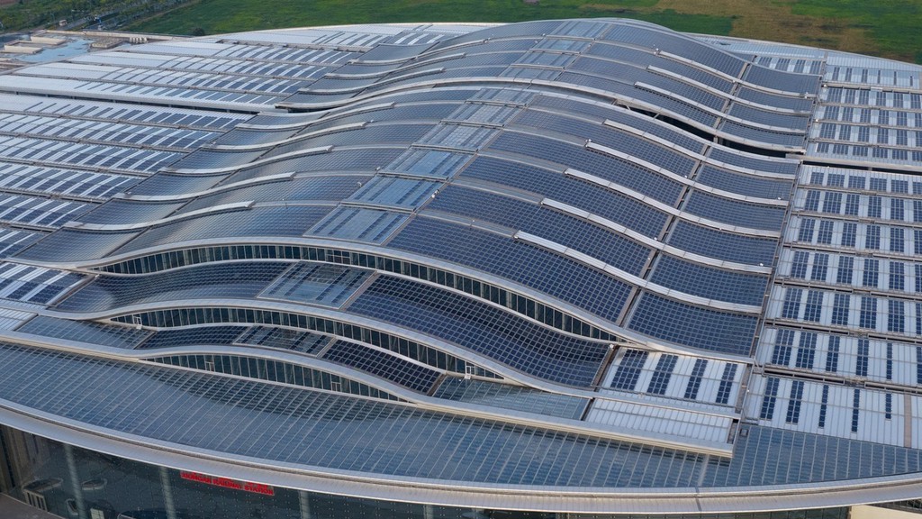 雄安駅駅舎屋上の太陽光発電が累計発電量1千萬kWh突破