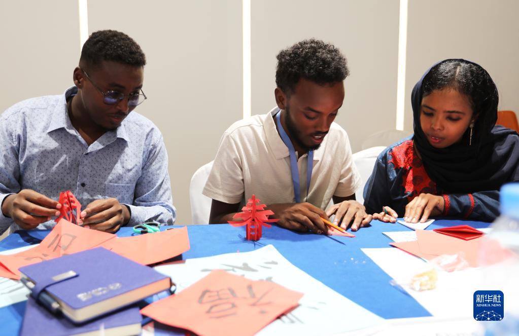 中國(guó)文化を?qū)Wぶアフリカの若き起業(yè)家　ジブチ共和國(guó)