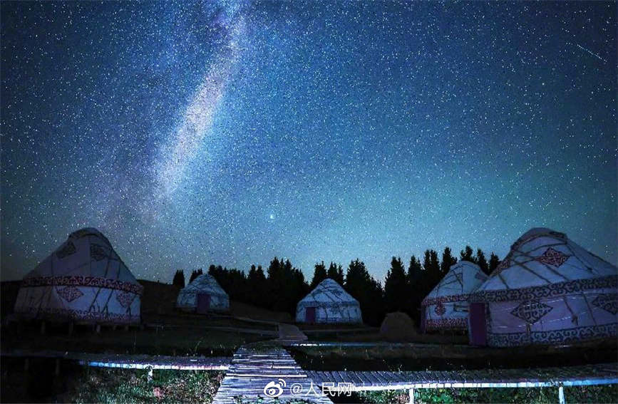 満天の星が美しくきらめく新疆テケス