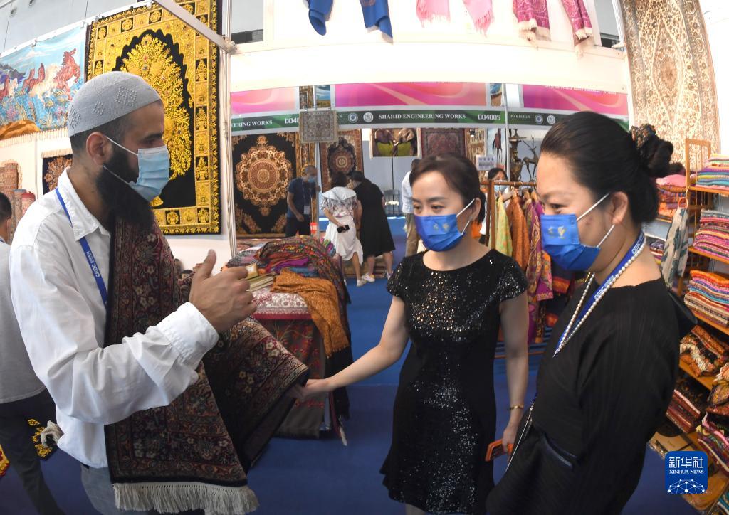 一般公開日迎えた中國(guó)?ASEAN博覧會(huì)　広西