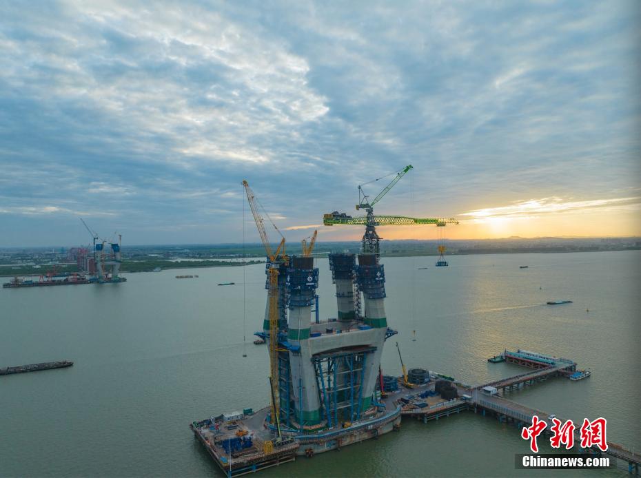 上空ら撮影した建設(shè)現(xiàn)場の様子（寫真提供?中交二航局）。