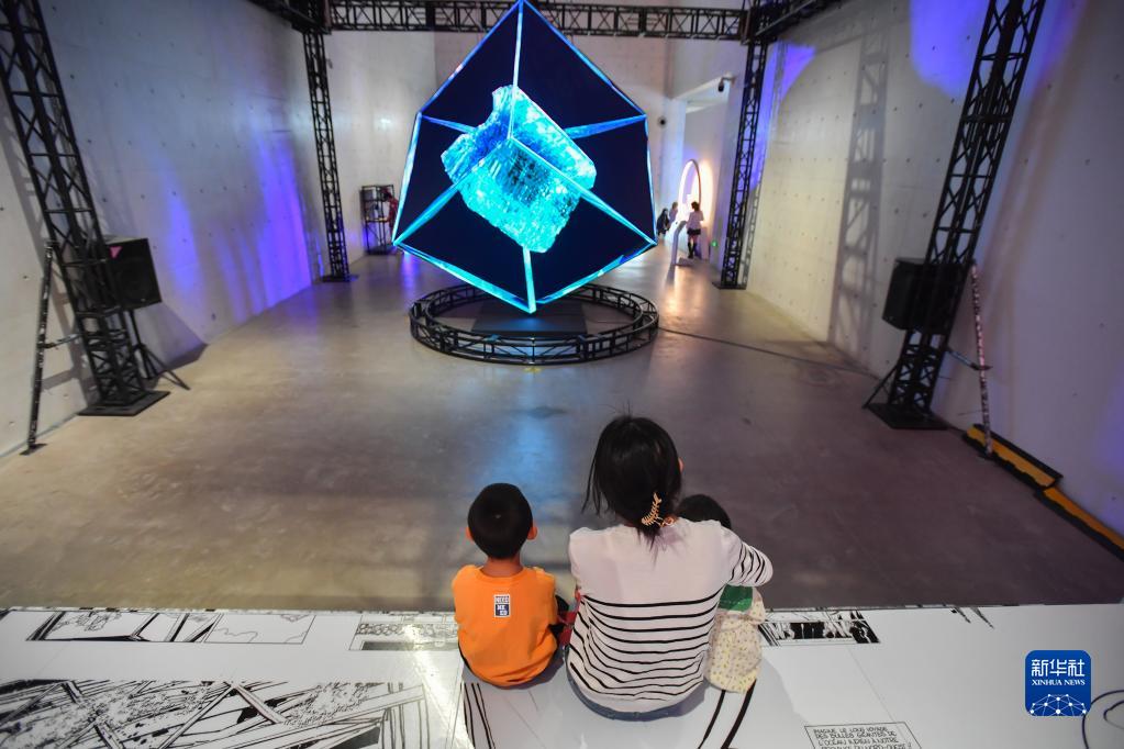 劉慈欣SFコミック展で「宇宙の神秘を探る」　湖南省長沙市