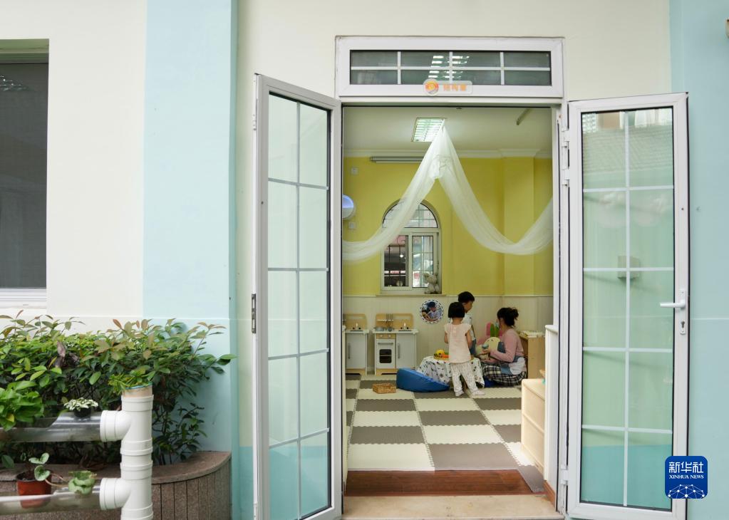 南陽(yáng)実験幼稚園に開設(shè)された江寧路街道コミュニテ?！弗佶萤`ハウス」（9月23日撮影?劉穎）