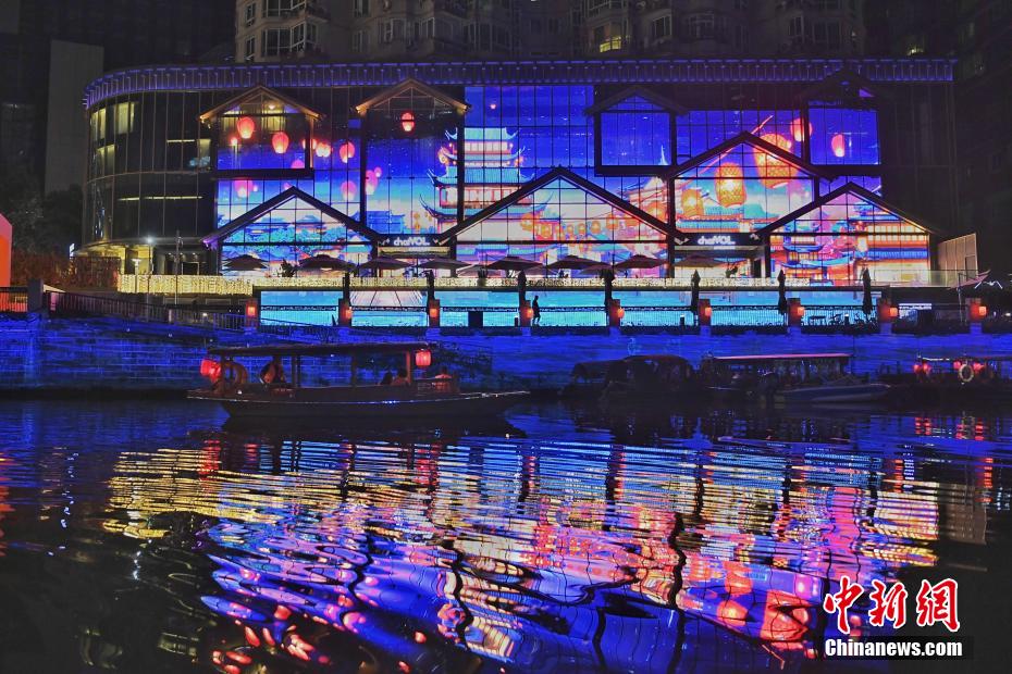 國(guó)慶節(jié)を祝し、ナイトツアーで「錦江盛景」を再現(xiàn)　四川省成都