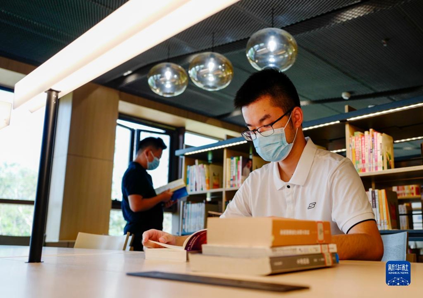 重慶市江北區(qū)の森林公園內(nèi)で公共図書館がオープン