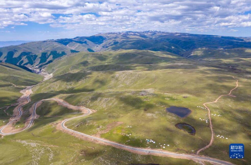 【中國のこの10年】新疆、道路6.22萬kmが新たに建設(shè)