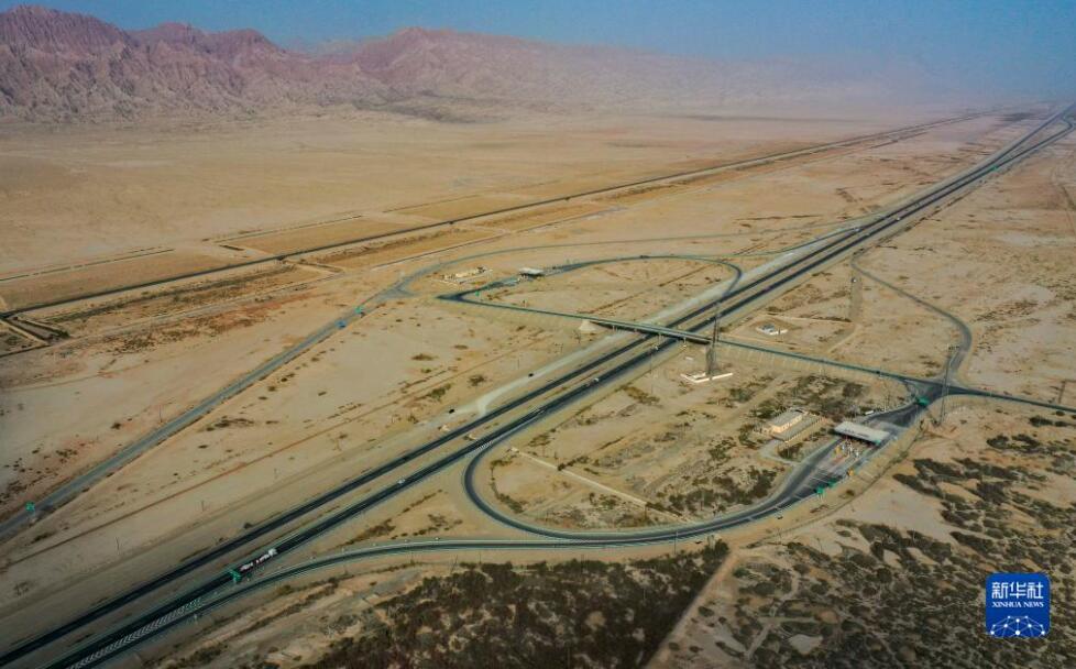 【中國のこの10年】新疆、道路6.22萬kmが新たに建設