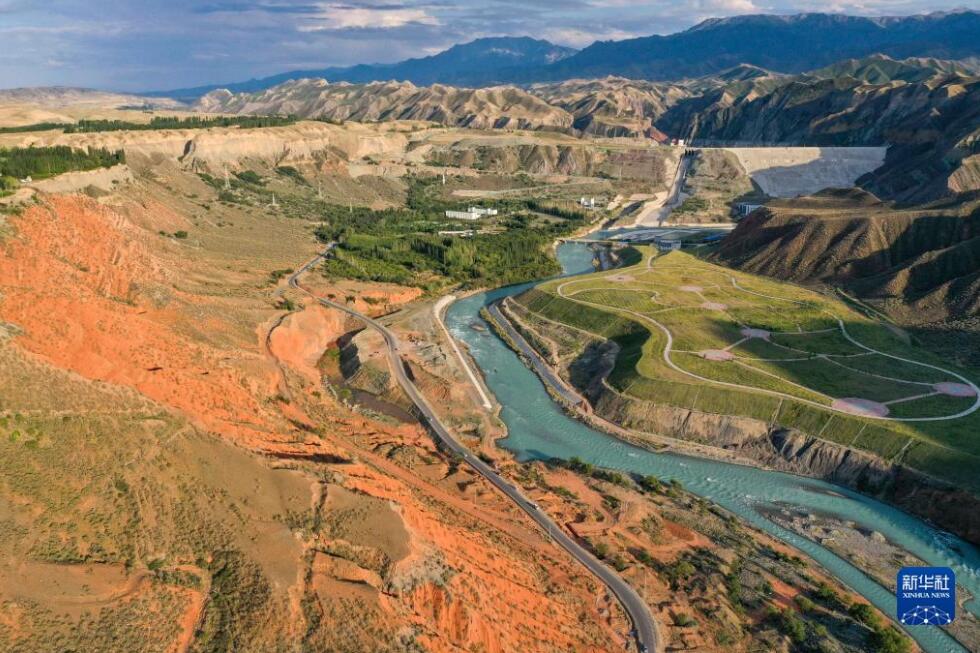 【中國(guó)のこの10年】新疆、道路6.22萬(wàn)kmが新たに建設(shè)