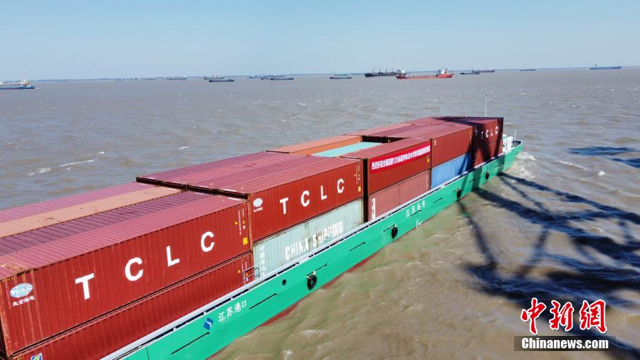 中國國內(nèi)初の純電動式河川コンテナ船「江遠百合」が初航行　江蘇省