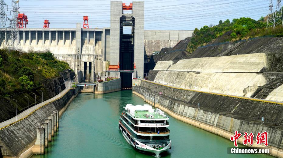 三峽ダムの航行関連施設(shè)の取り扱い貨物量が延べ約18億トンに