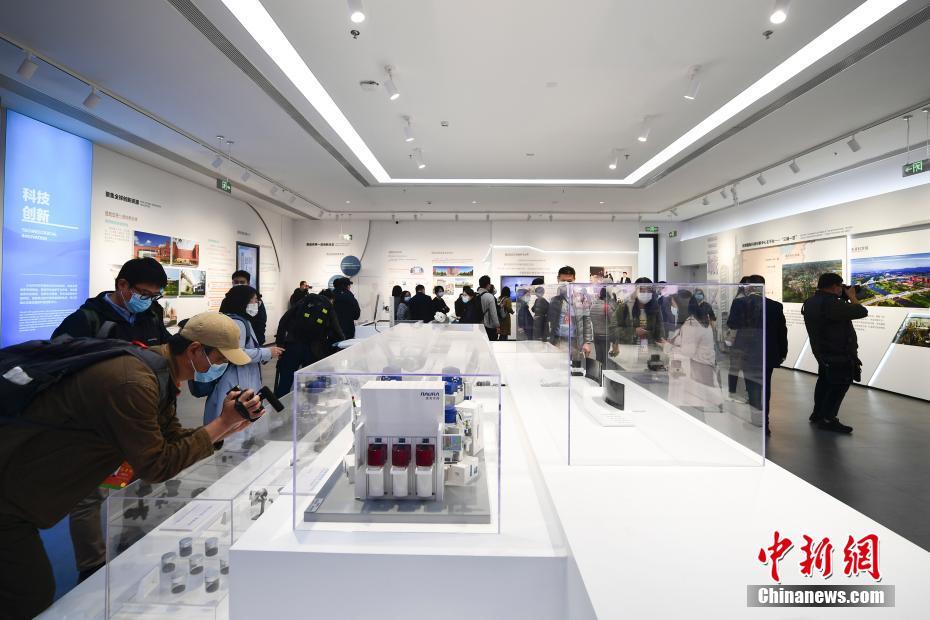 第20回黨大會(huì)プレスセンターが國內(nèi)外報(bào)道関係者の見學(xué)?取材活動(dòng)を?qū)g施　北京