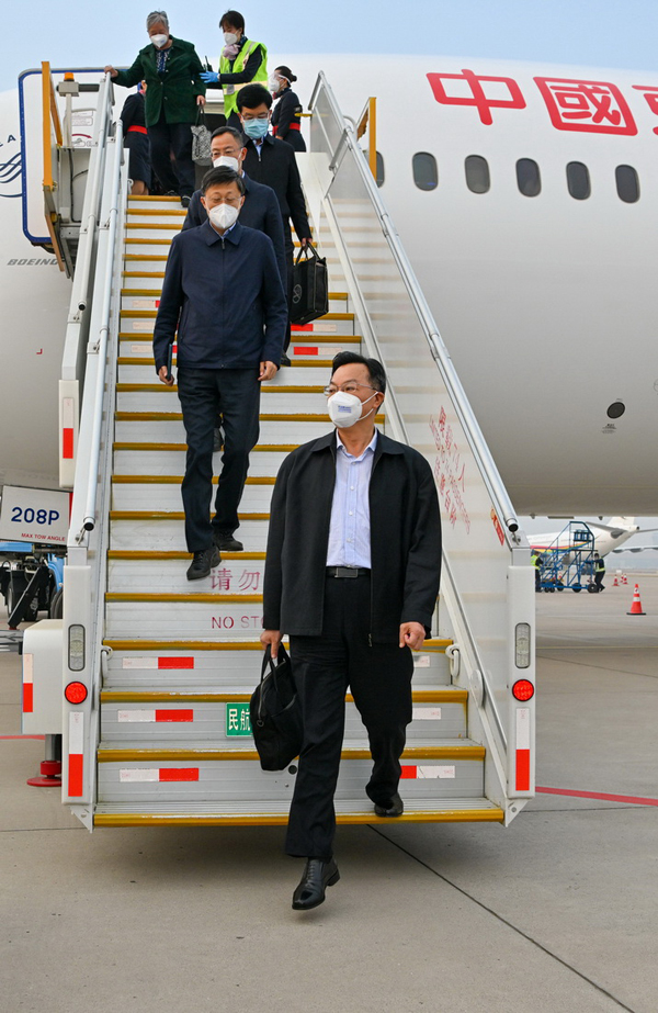 第20回黨大會(huì)の代表が続々と北京に到著