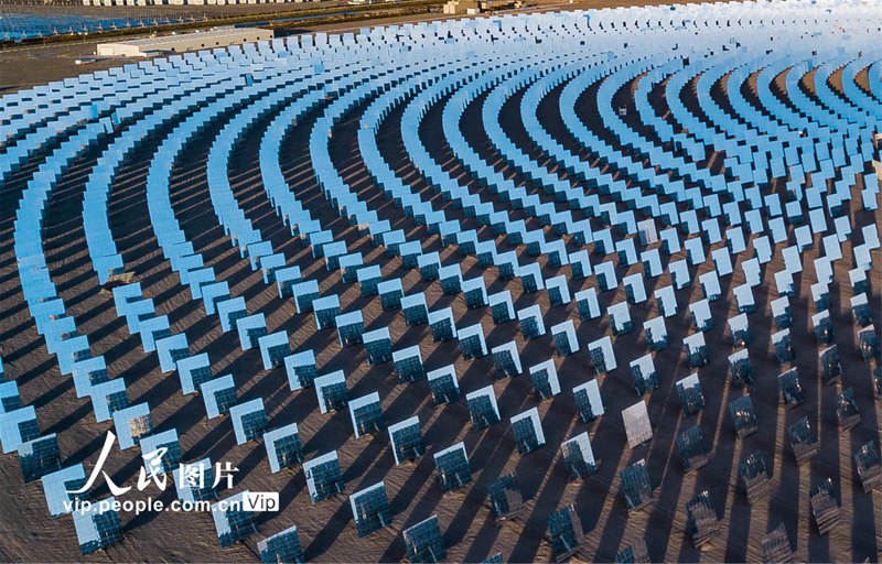 新エネルギーを住民に屆ける光電産業(yè)園　甘粛省敦煌