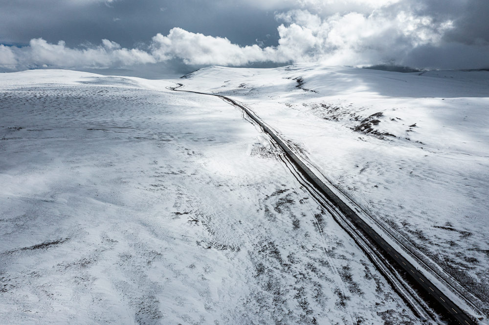 西蔵自治區(qū)で初雪を観測　美しい銀世界広がる