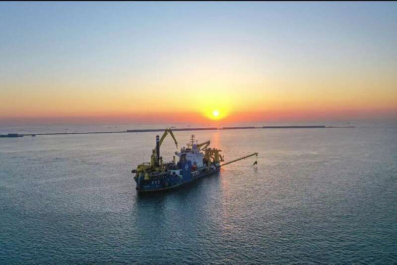 アジア最大級の自航式ポンプ浚渫船「天鯤號」が建設(shè)プロジェクトに正式に投入