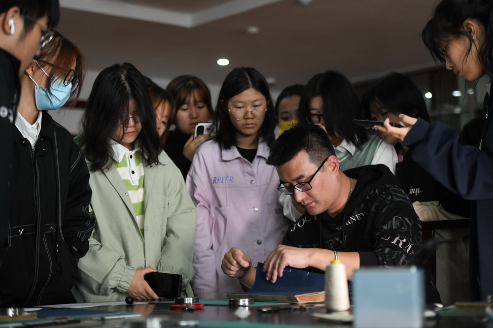 中醫(yī)學(xué)の古書を保護(hù)し、文化の燈を継承　安徽省