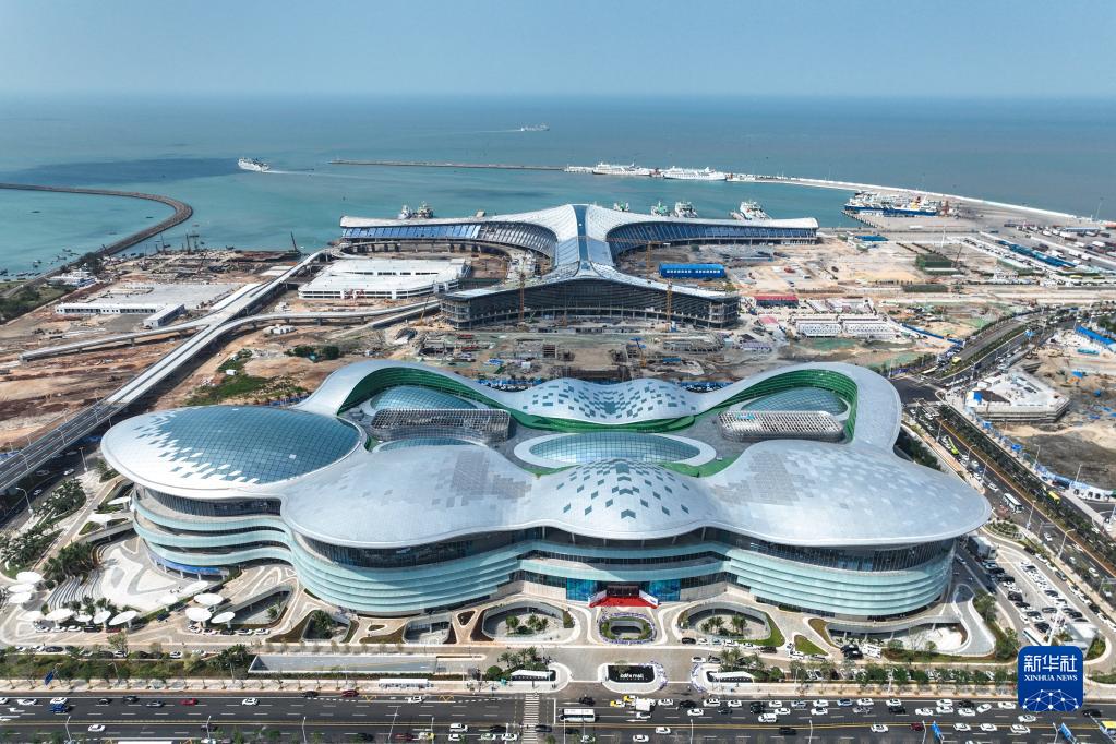 ?？趪?guó)際免稅城が開(kāi)業(yè)　海南省