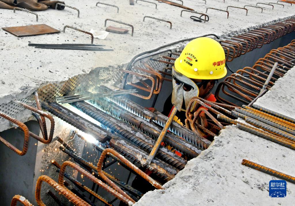 青蘭高速道路に海峽橫斷レーン8車線が新たに追加　山東省青島