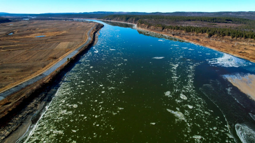 流氷期に入った漠河區(qū)間全域、下流に「跑氷排」の景色広がる　黒竜江省