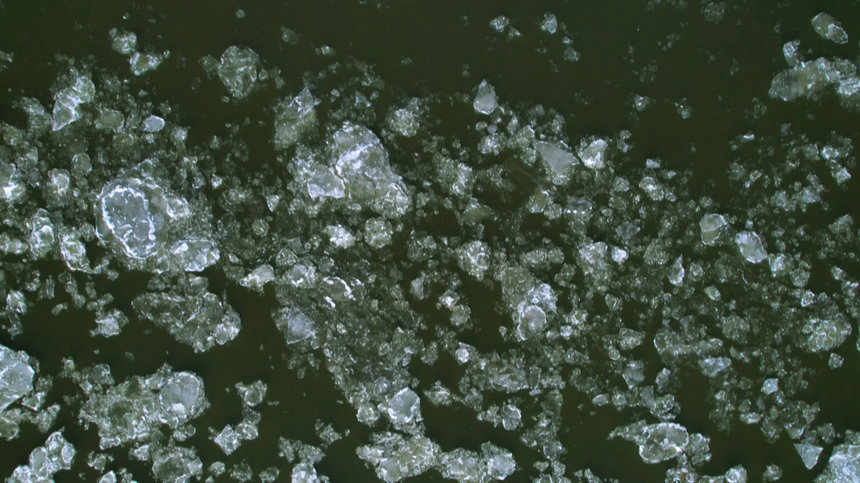 流氷期に入った漠河區(qū)間全域、下流に「跑氷排」の景色広がる　黒竜江省