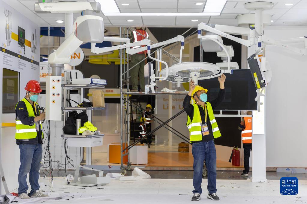 ブースの設(shè)営作業(yè)が順調(diào)に進(jìn)む第5回中國國際輸入博覧會　上海市