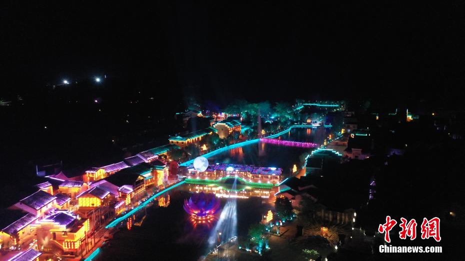 伝統(tǒng)建築を現(xiàn)代照明が照らし出す魅惑的な夜景　江西省楽安?流坑村