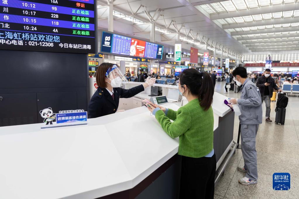 第5回輸入博開幕に向けて準(zhǔn)備作業(yè)を萬全に整えた上海虹橋駅