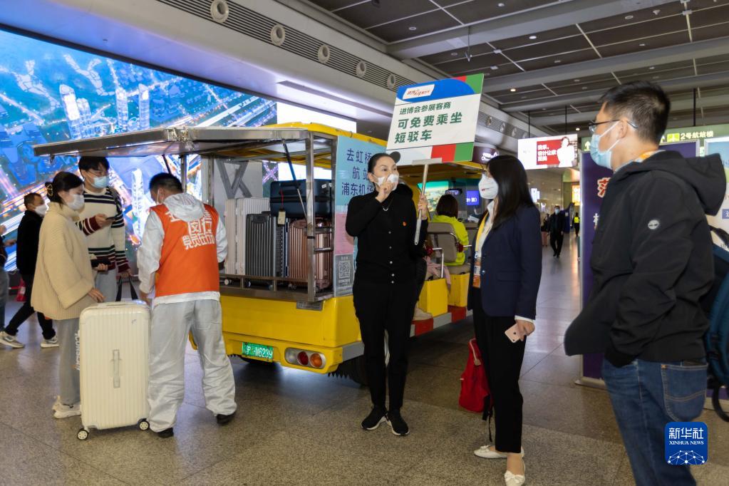 第5回輸入博開幕に向けて準(zhǔn)備作業(yè)を萬全に整えた上海虹橋駅