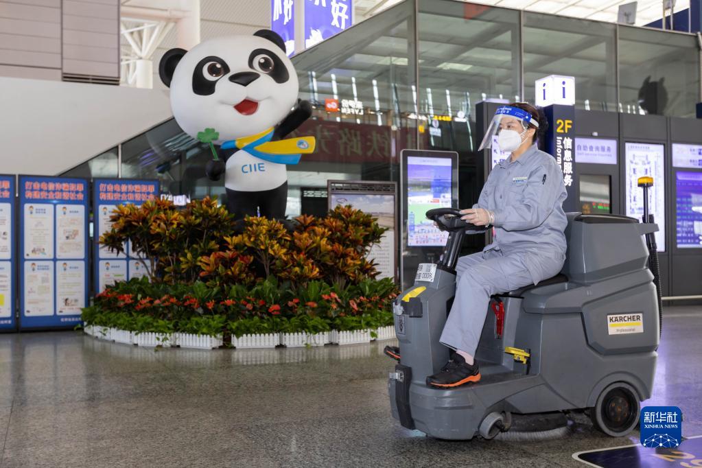 第5回輸入博開幕に向けて準(zhǔn)備作業(yè)を萬全に整えた上海虹橋駅