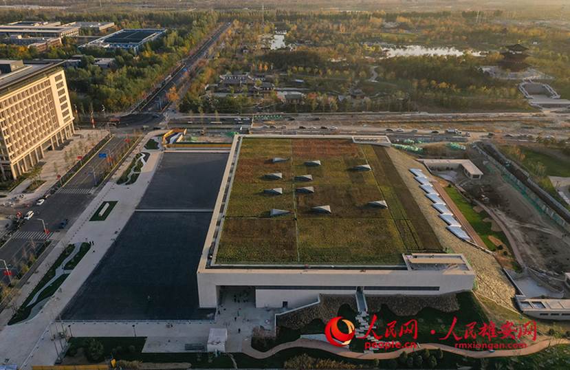 地上が1萬平米以上の超省エネ建築物、雄安新區(qū)の「都市ブレーン」を空撮