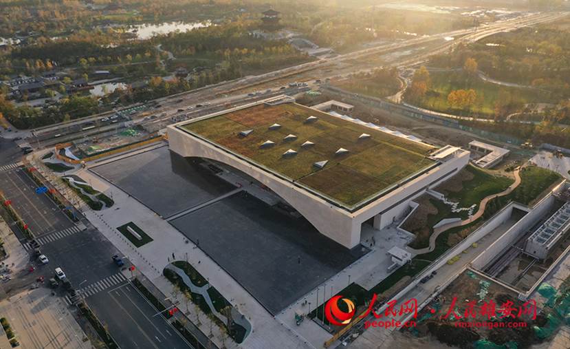 地上が1萬平米以上の超省エネ建築物、雄安新區(qū)の「都市ブレーン」を空撮