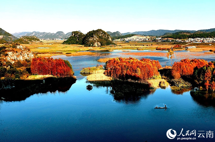 澄んだ山と水、色づく森、飛び交う渡り鳥　雲(yún)南省普者黒