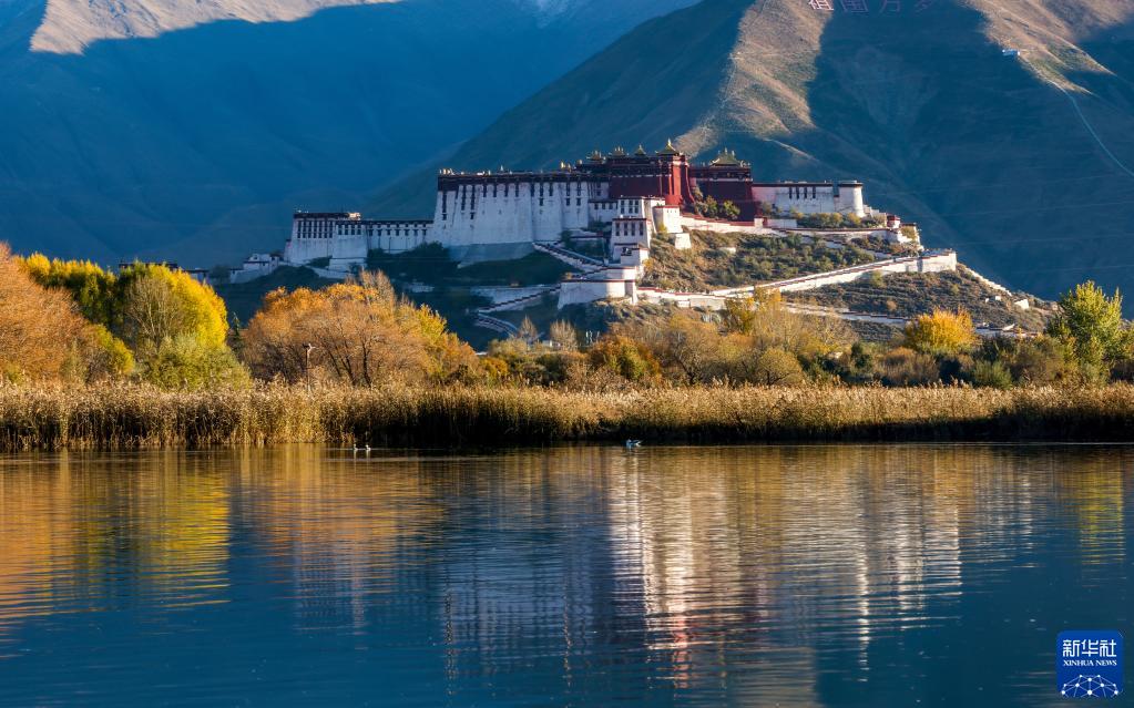 どこまでも美しい拉魯濕地　西蔵