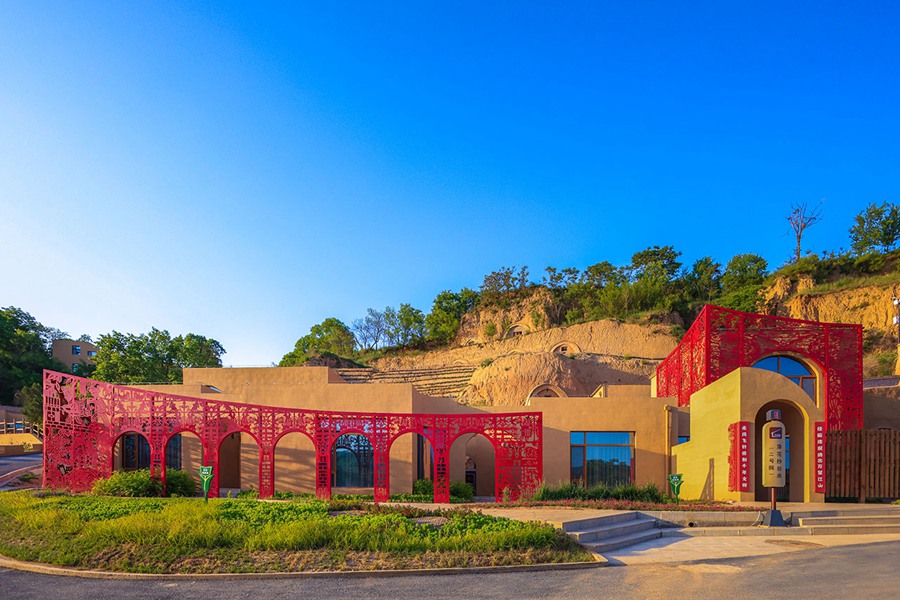 甘粛の特色あふれる洞窟式住居「窰洞（ヤオトン）」（寫真提供?甘粛省慶陽市西峰區(qū)顕勝郷政府）。