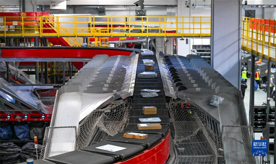 「ダブル11」で急増する宅配物をスマートに中継するテクノロジー