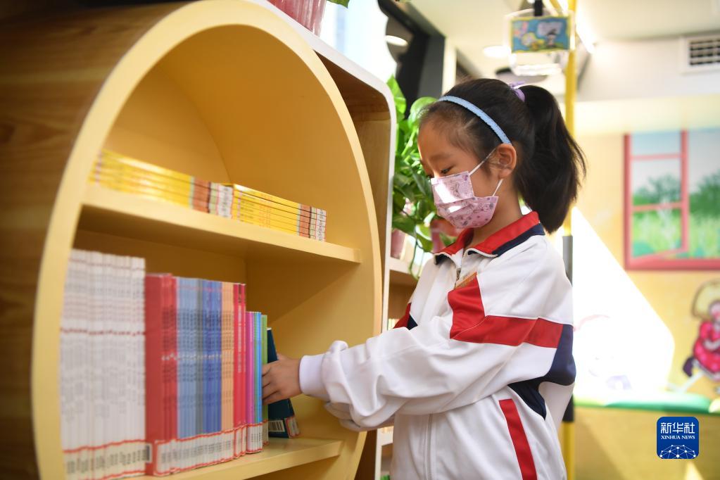 廃車になったバスがスマート図書館に変身！　湖南省長沙