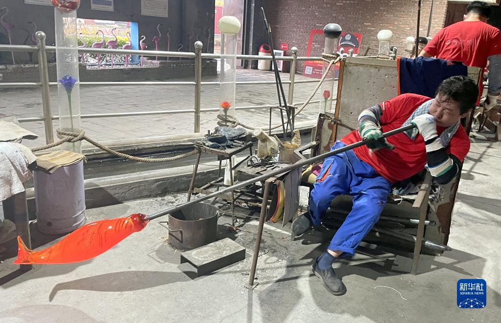 新たな精彩放つガラス工蕓品　山東省淄博