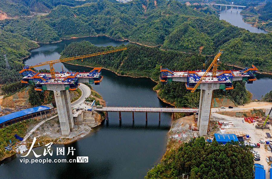 建設工事が順調に進む融従高速道路第一期プロジェクト　広西融水