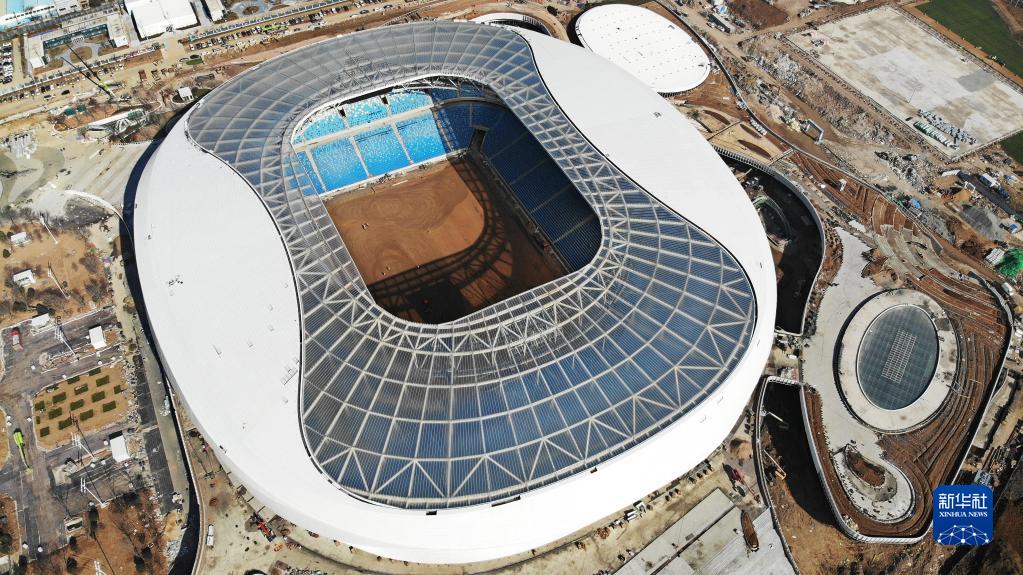 完成近づく最大収容人數(shù)5萬人のサッカースタジアム　山東省青島