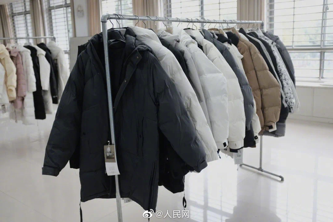 心も體もポカポカ？大學(xué)が困窮學(xué)生にダウンを無償配布　湖北省武漢