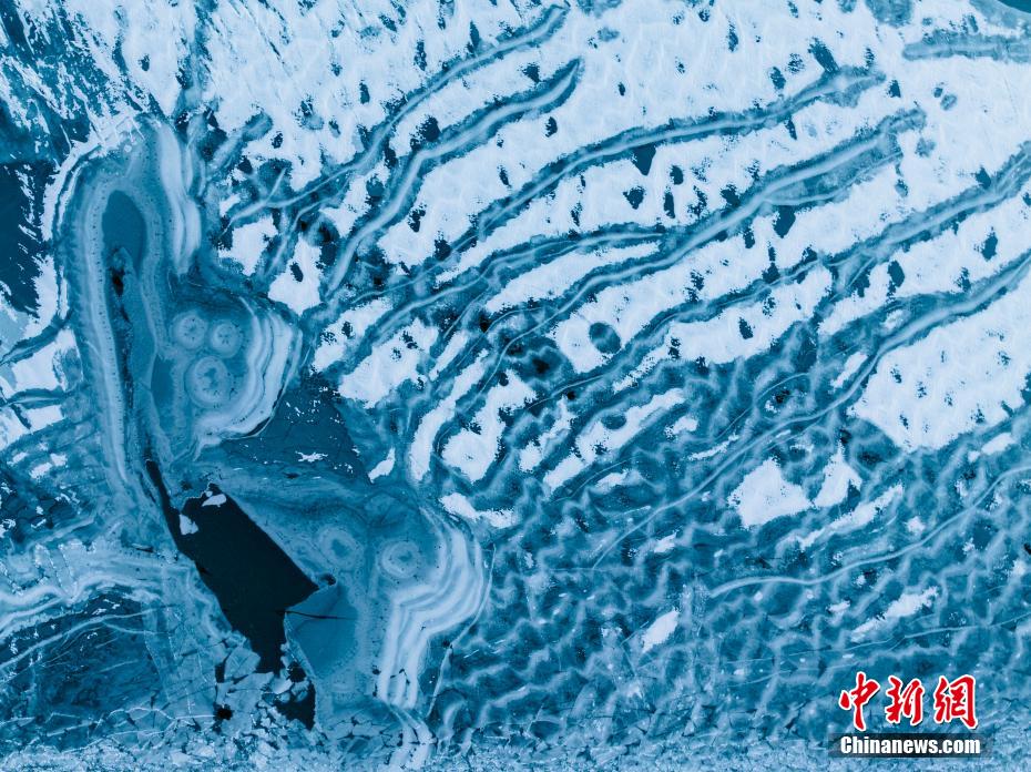 氷と雪の世界にはめ込まれた「サファイア」　青海省黃河源流の「星星?！?></a></td></tr><tr><td class=