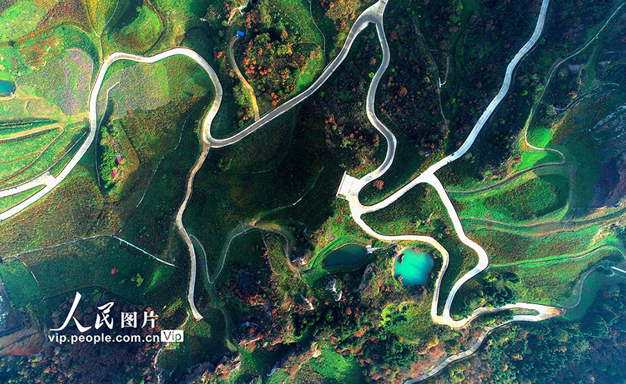 観光道路の廬南「川蔵ライン」が織りなす美しい風(fēng)景　安徽省廬江