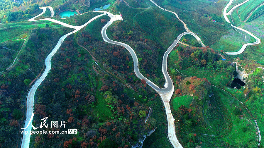 観光道路の廬南「川蔵ライン」が織りなす美しい風(fēng)景　安徽省廬江