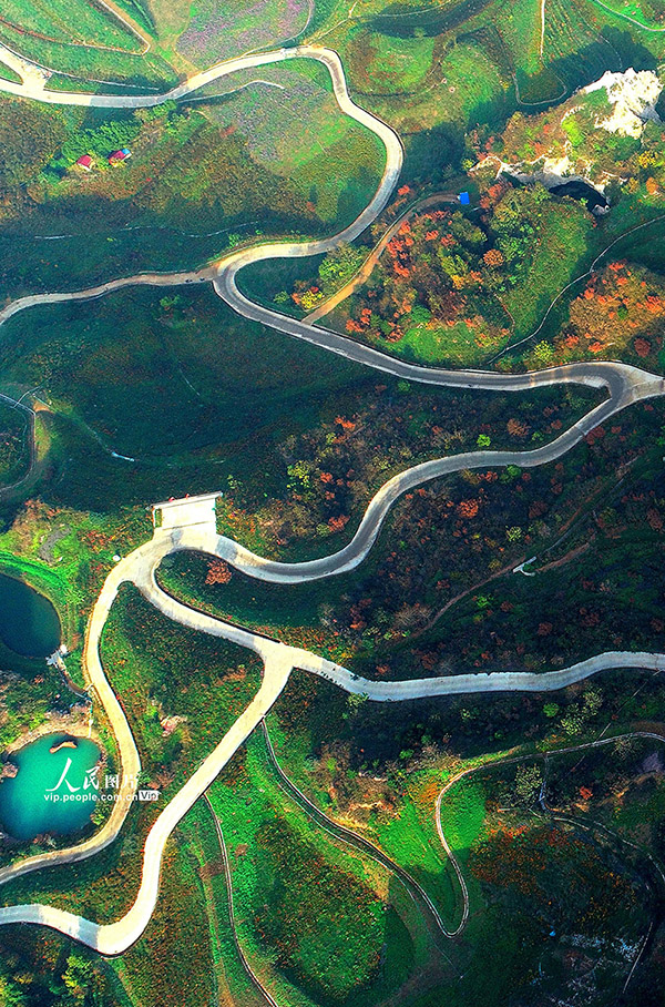 観光道路の廬南「川蔵ライン」が織りなす美しい風景　安徽省廬江
