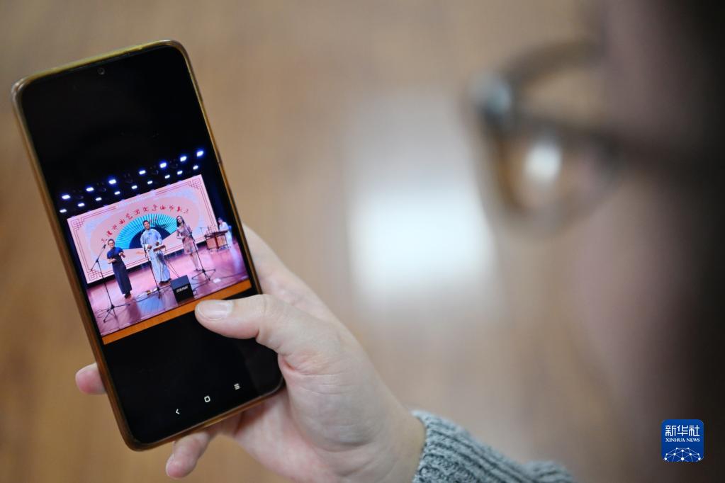 中國の伝統(tǒng)文化に魅了されたブラジル人女性留學(xué)生