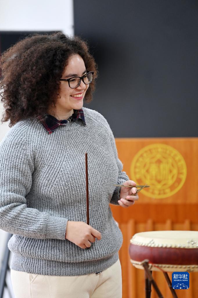 中國の伝統(tǒng)文化に魅了されたブラジル人女性留學(xué)生