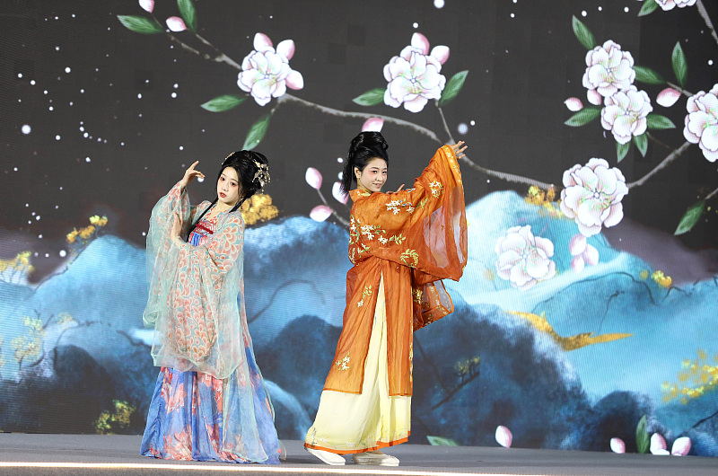 18歳の「成人式」迎えた中國(guó)國(guó)際アニメフェスティバル　浙江省杭州