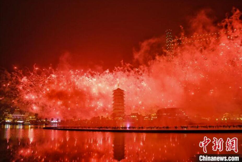 第1回長沙市観光発展大會に華を添えるドローンショー　湖南省